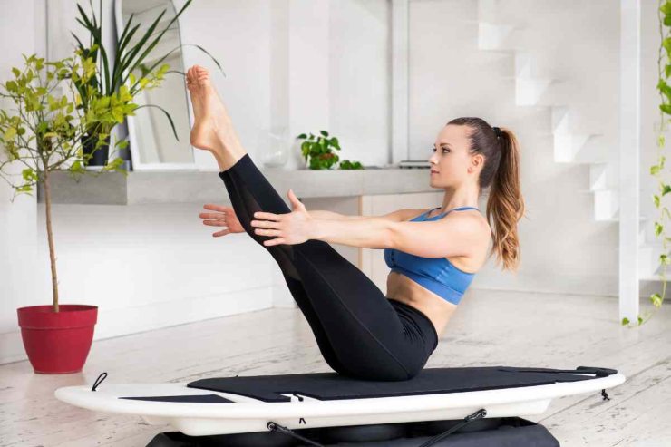 Donna fa yoga