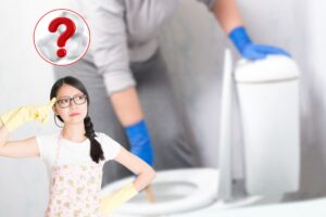 donna che pulisce wc e un'altra delle pulizie che pensa, punto interrogativo su icona ghiaccio sfocato in un cerchio rosso